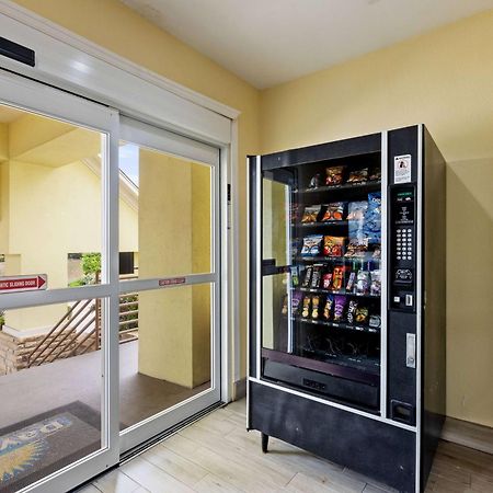 Days Inn & Suites By Wyndham Dfw Airport South-Euless Exteriör bild