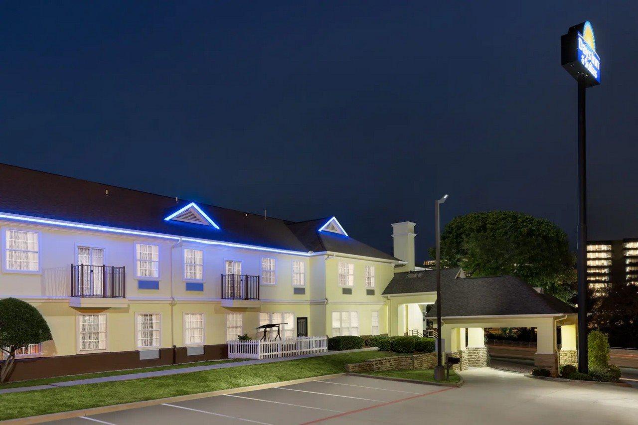 Days Inn & Suites By Wyndham Dfw Airport South-Euless Exteriör bild