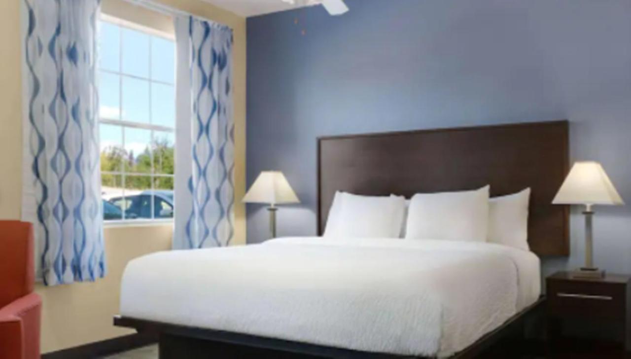 Days Inn & Suites By Wyndham Dfw Airport South-Euless Exteriör bild