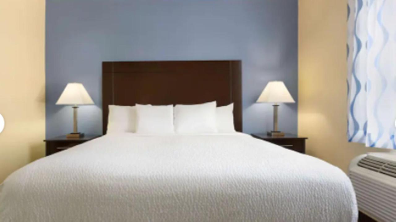 Days Inn & Suites By Wyndham Dfw Airport South-Euless Exteriör bild