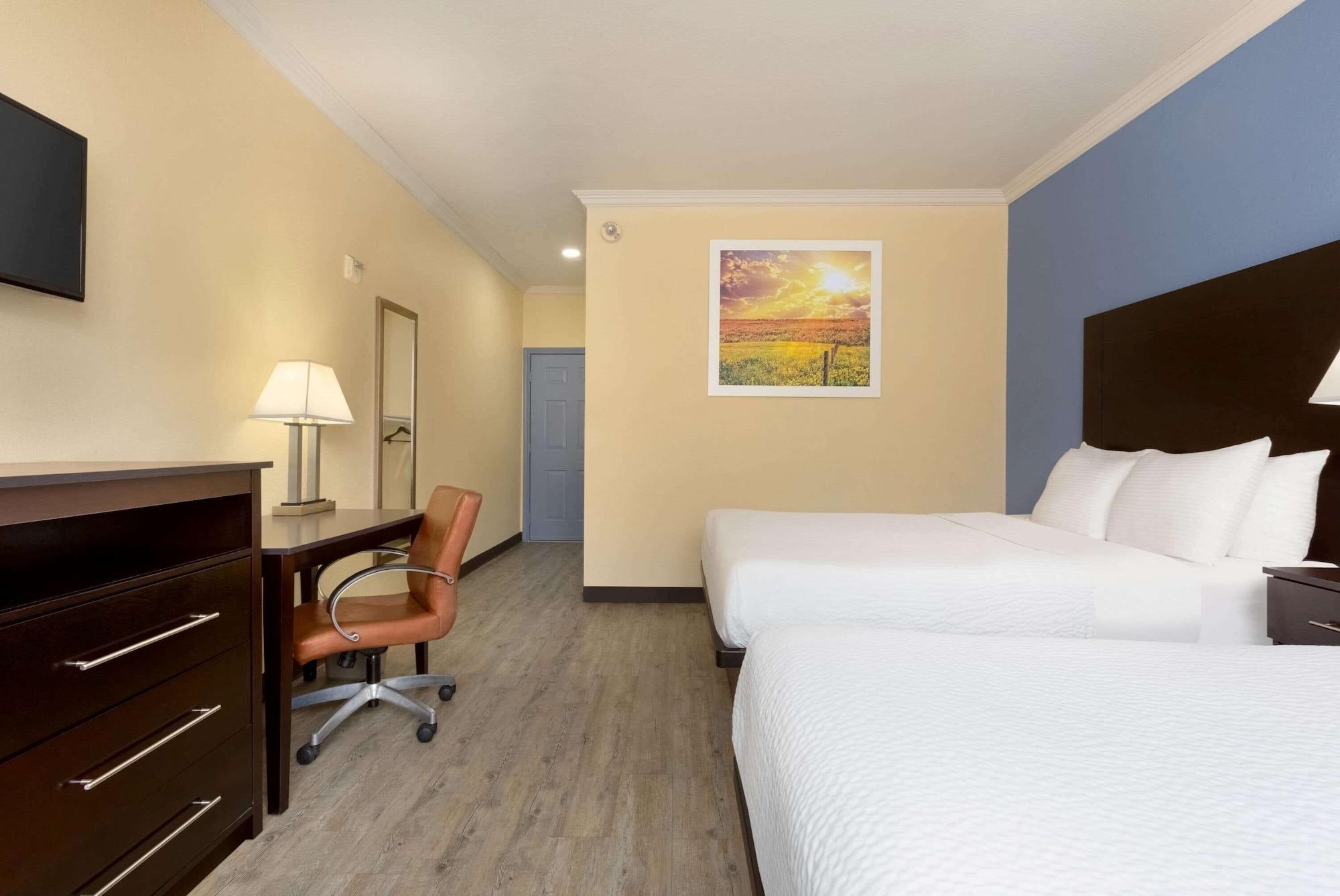 Days Inn & Suites By Wyndham Dfw Airport South-Euless Exteriör bild