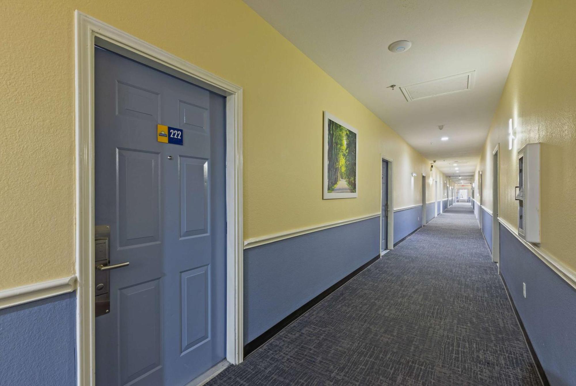Days Inn & Suites By Wyndham Dfw Airport South-Euless Exteriör bild