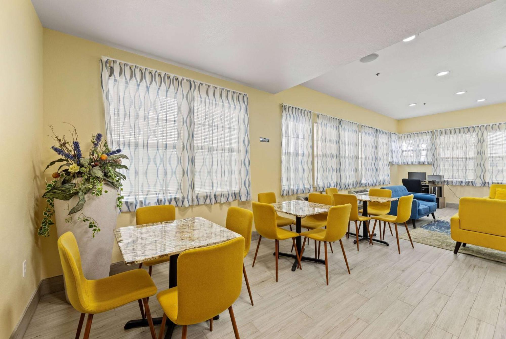 Days Inn & Suites By Wyndham Dfw Airport South-Euless Exteriör bild