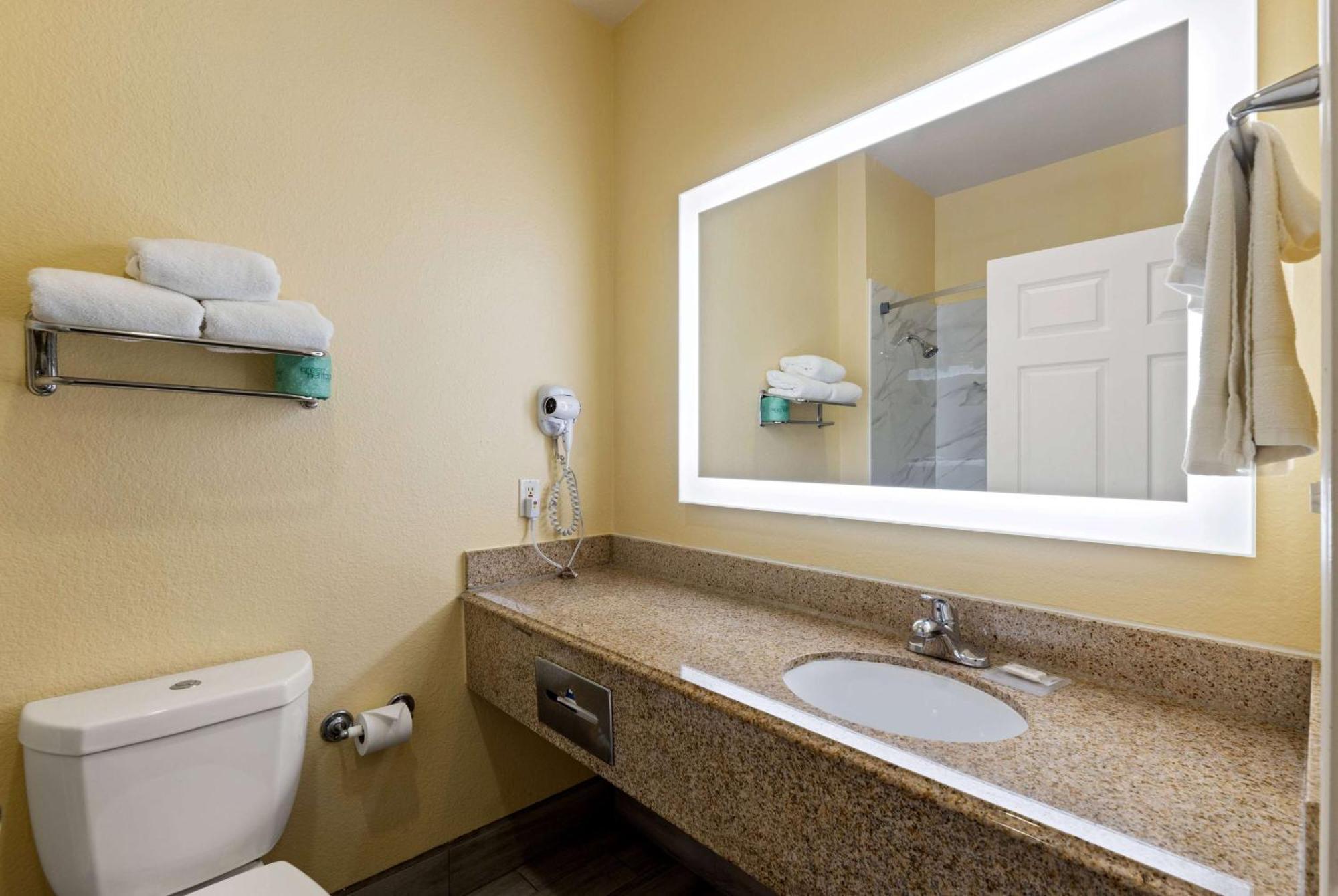 Days Inn & Suites By Wyndham Dfw Airport South-Euless Exteriör bild