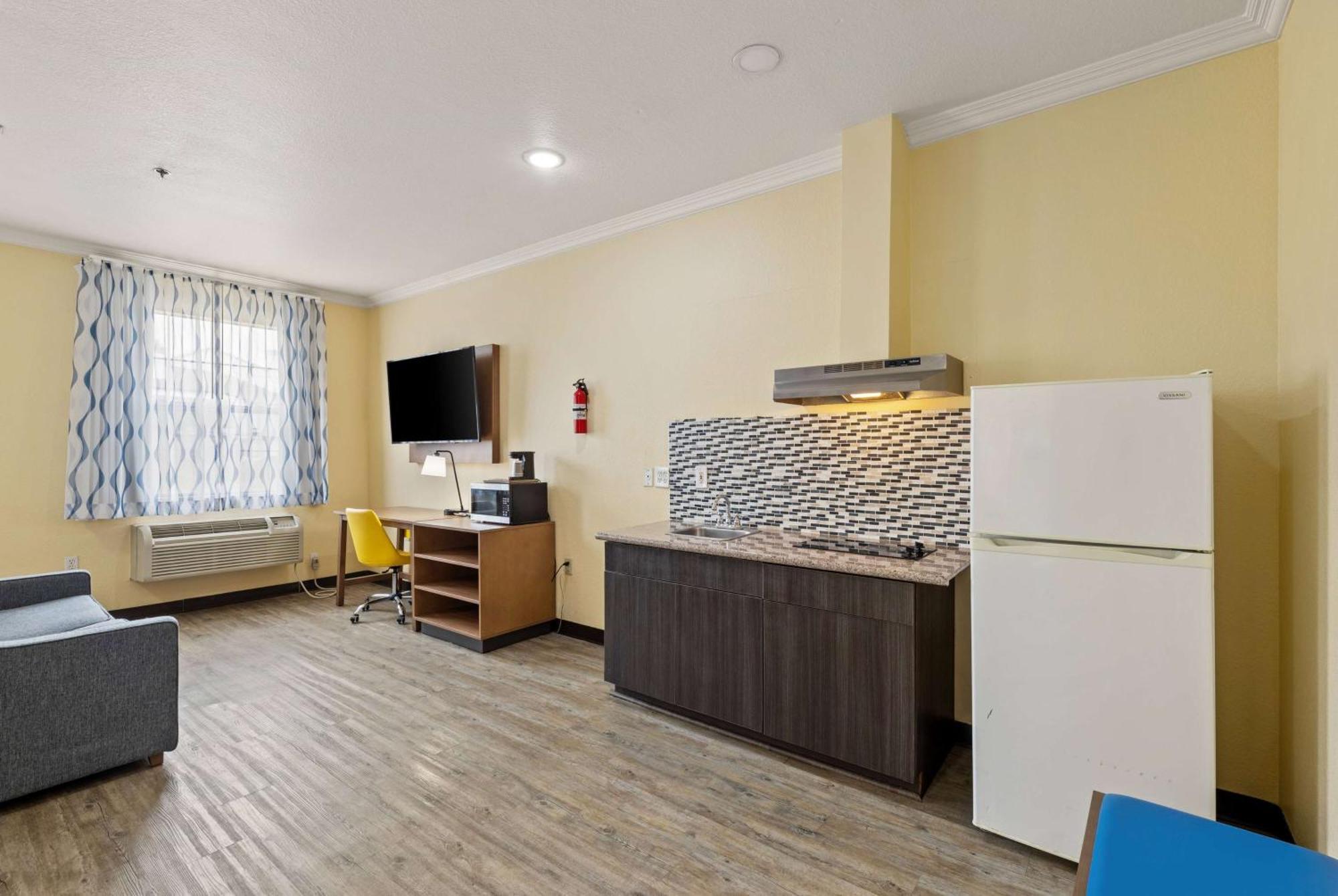 Days Inn & Suites By Wyndham Dfw Airport South-Euless Exteriör bild