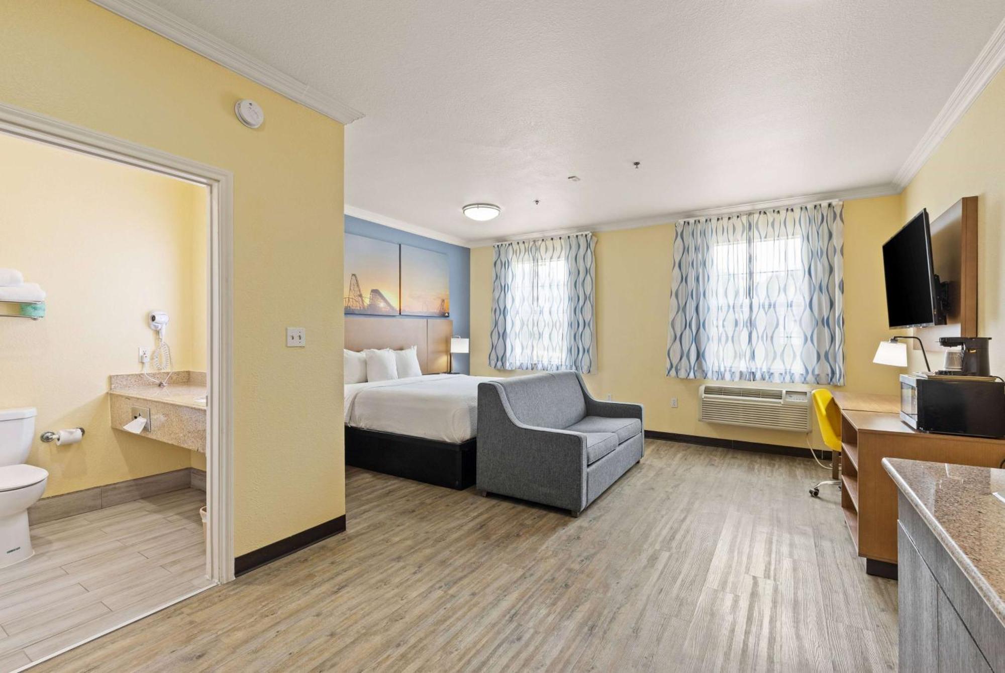 Days Inn & Suites By Wyndham Dfw Airport South-Euless Exteriör bild