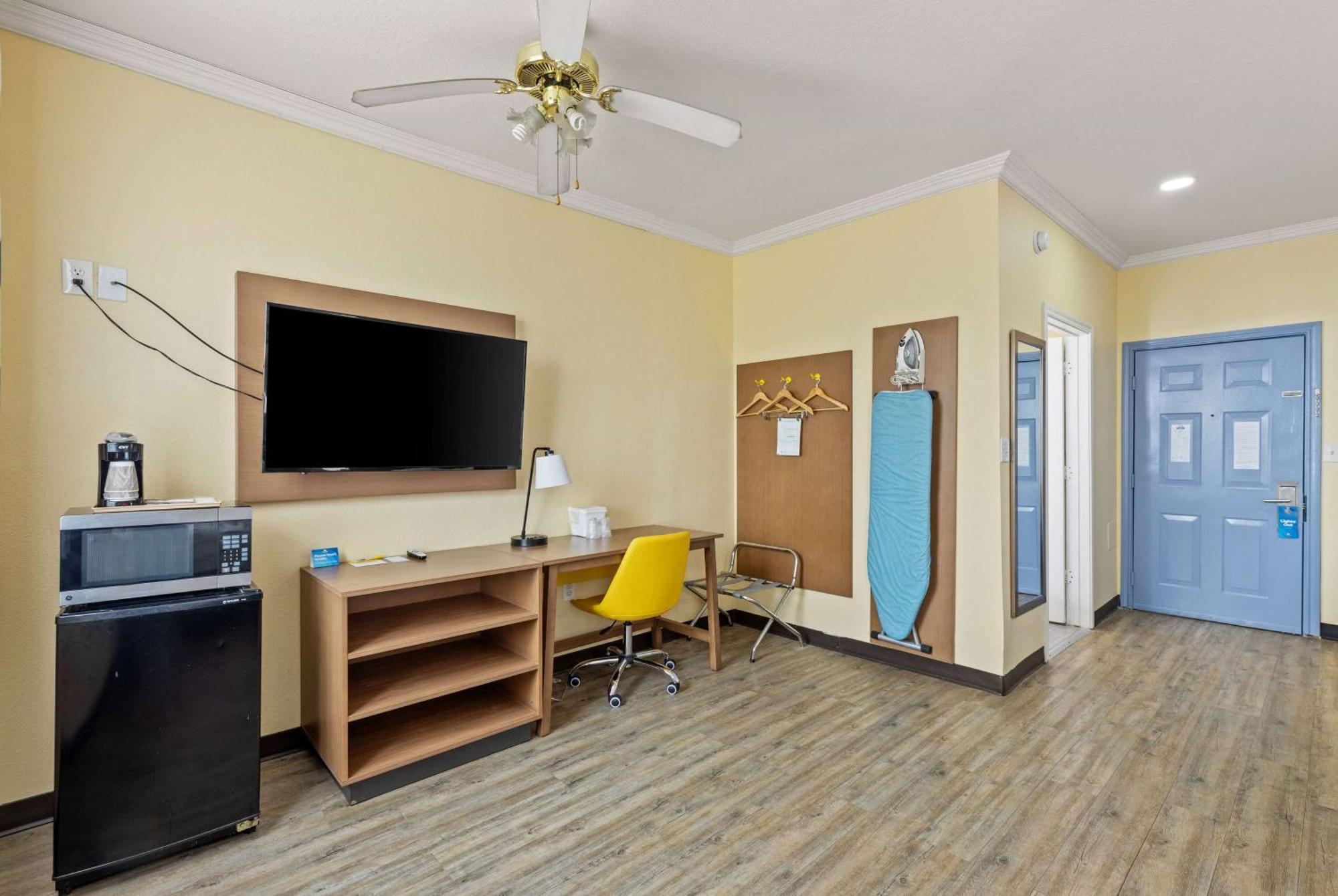Days Inn & Suites By Wyndham Dfw Airport South-Euless Exteriör bild