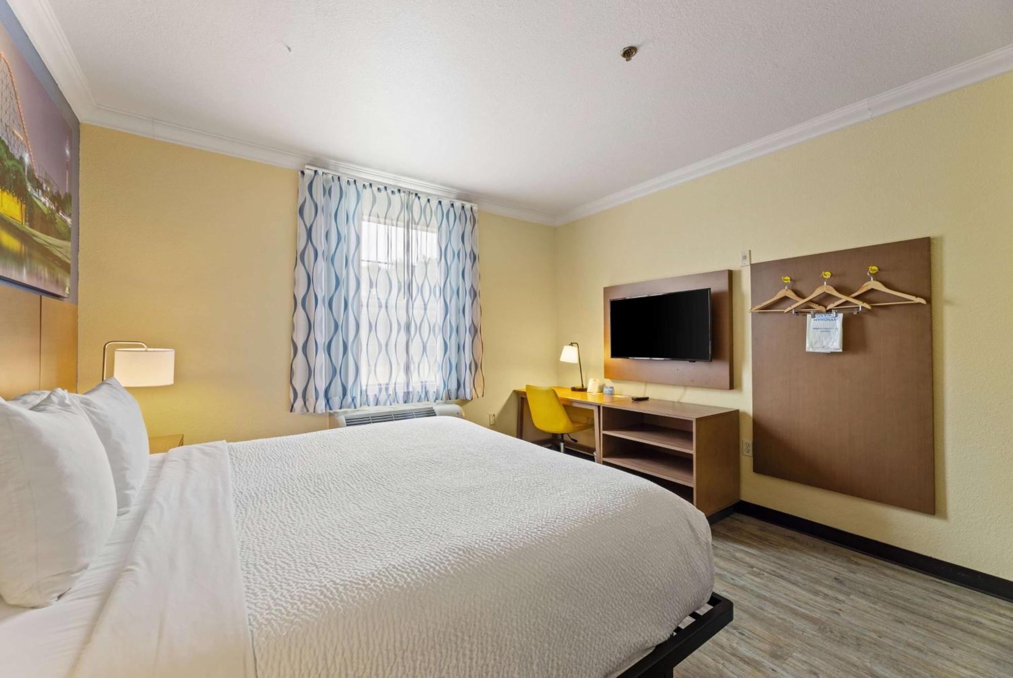 Days Inn & Suites By Wyndham Dfw Airport South-Euless Exteriör bild