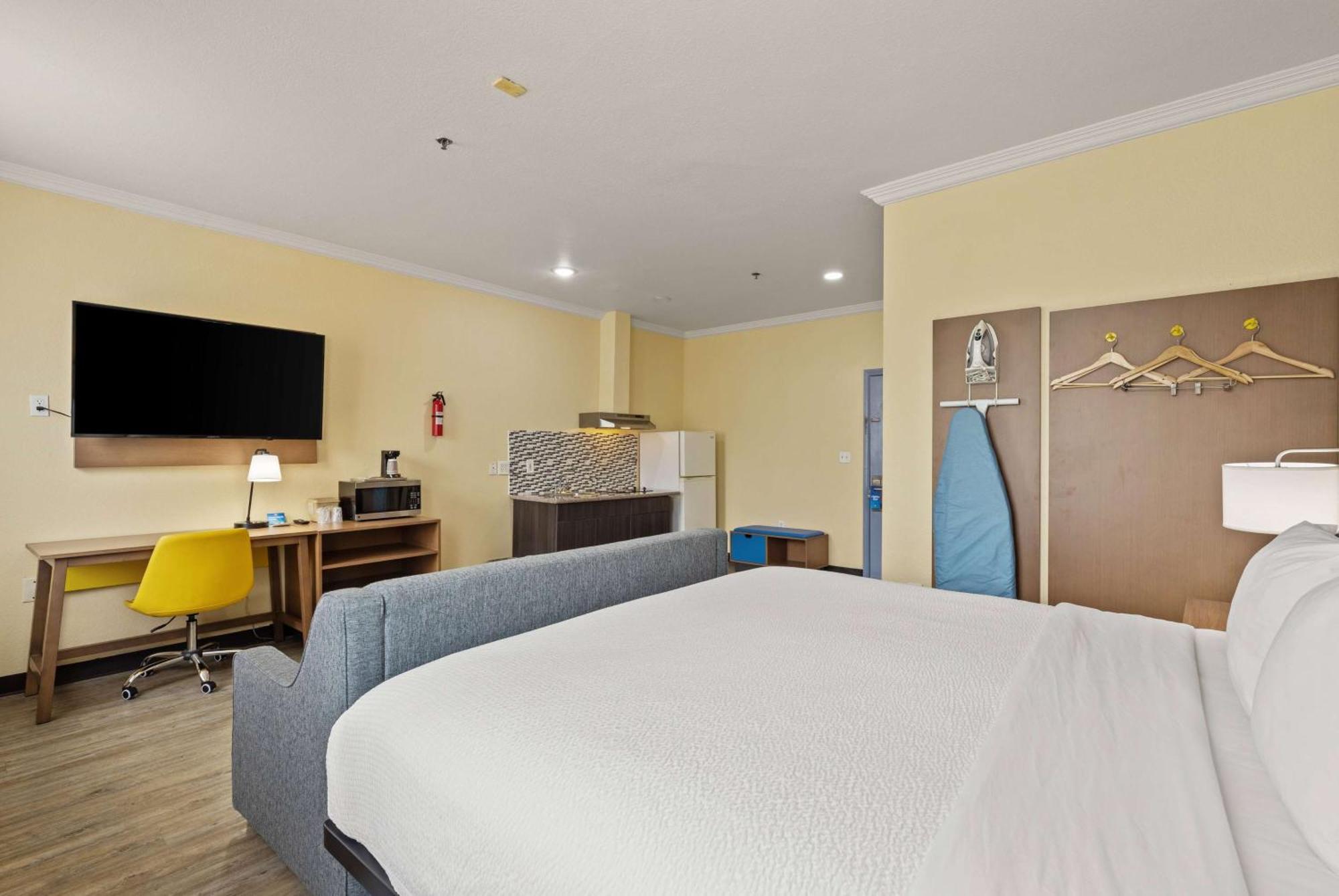 Days Inn & Suites By Wyndham Dfw Airport South-Euless Exteriör bild