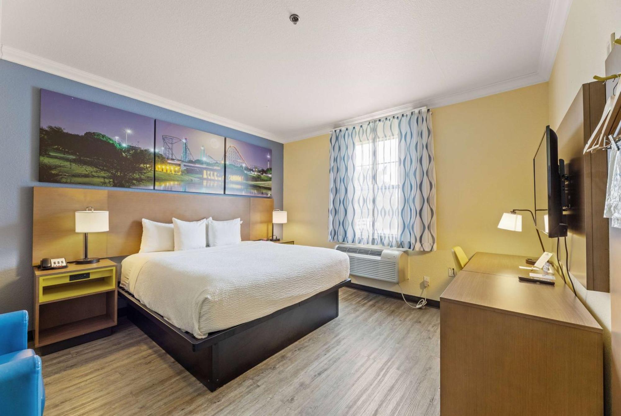 Days Inn & Suites By Wyndham Dfw Airport South-Euless Exteriör bild
