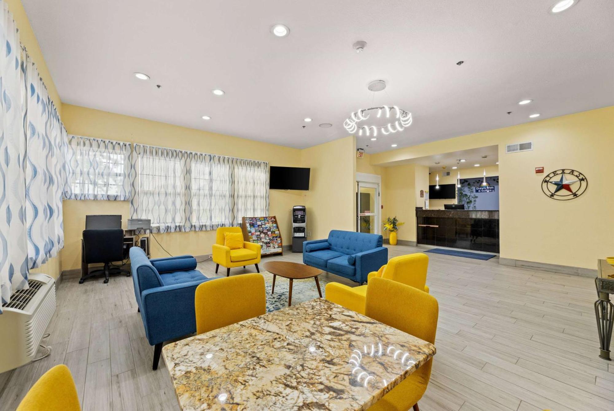 Days Inn & Suites By Wyndham Dfw Airport South-Euless Exteriör bild