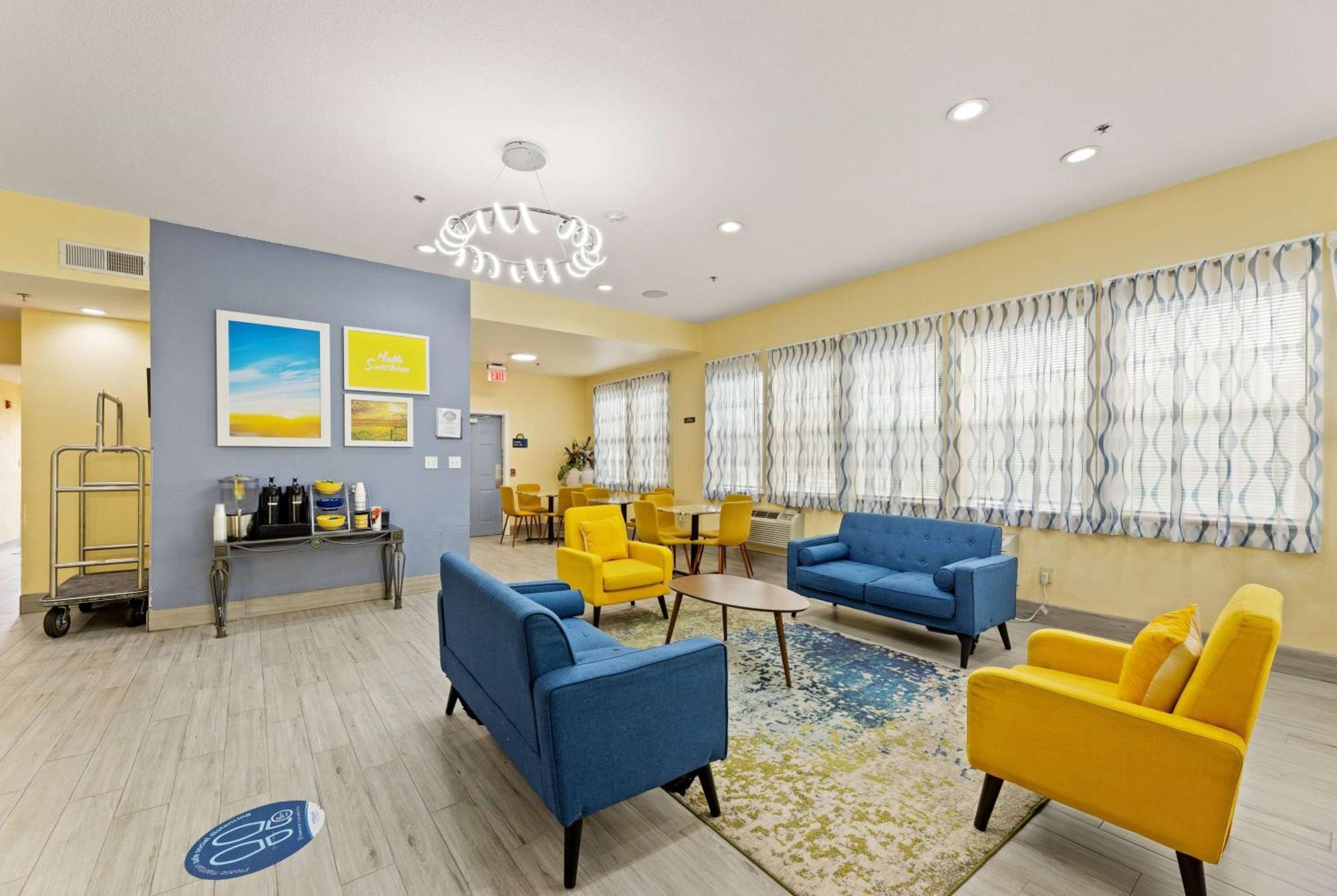 Days Inn & Suites By Wyndham Dfw Airport South-Euless Exteriör bild