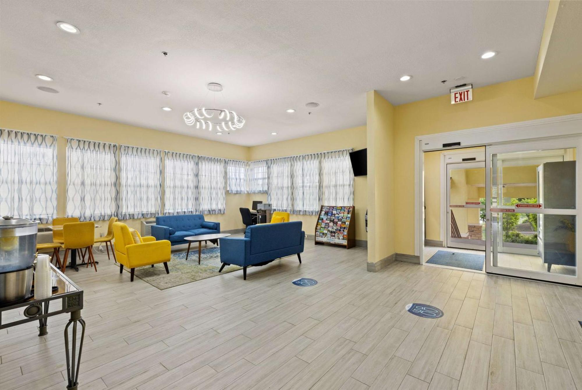 Days Inn & Suites By Wyndham Dfw Airport South-Euless Exteriör bild