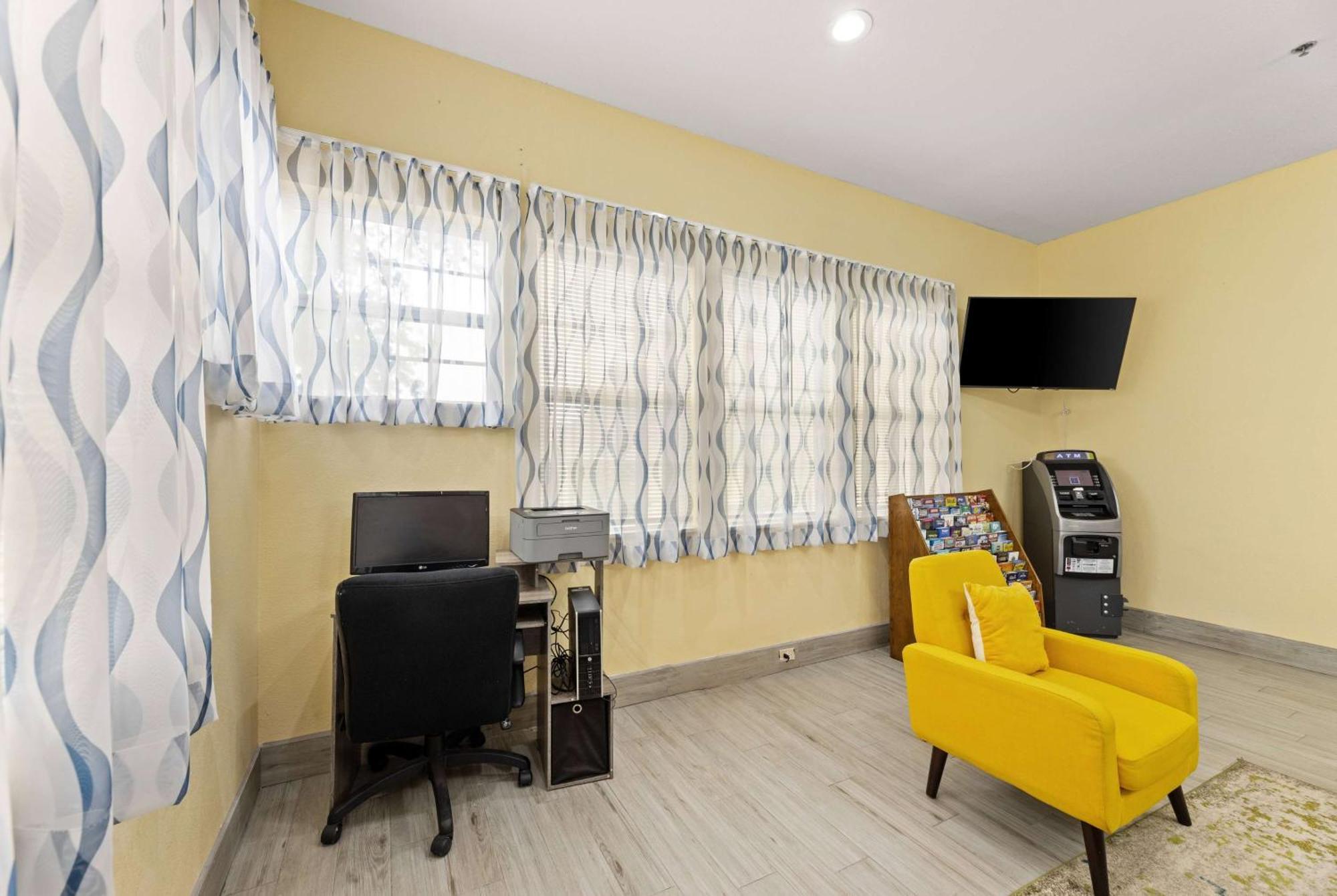 Days Inn & Suites By Wyndham Dfw Airport South-Euless Exteriör bild