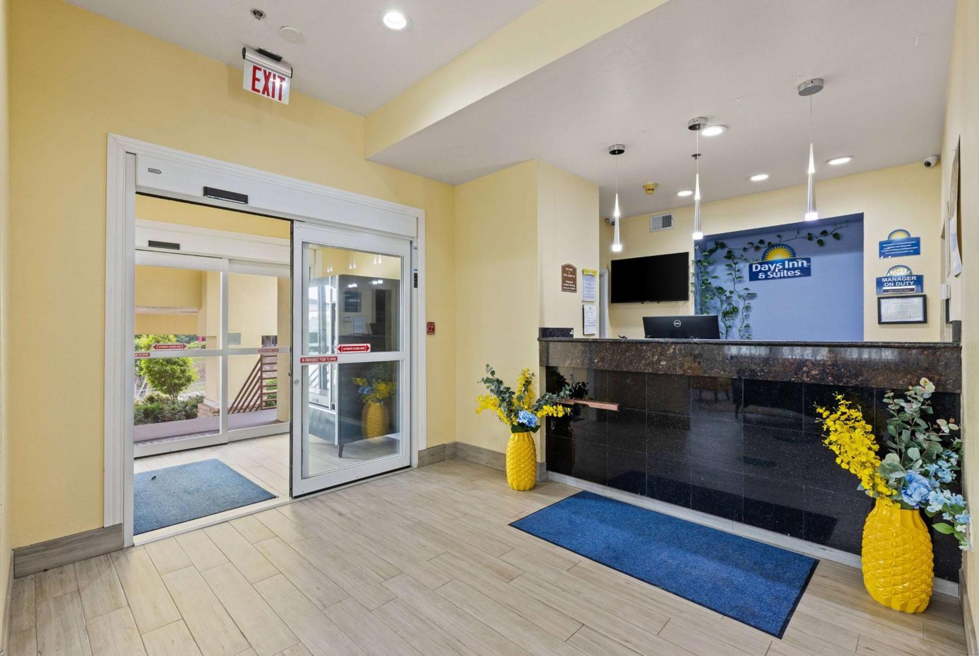 Days Inn & Suites By Wyndham Dfw Airport South-Euless Exteriör bild